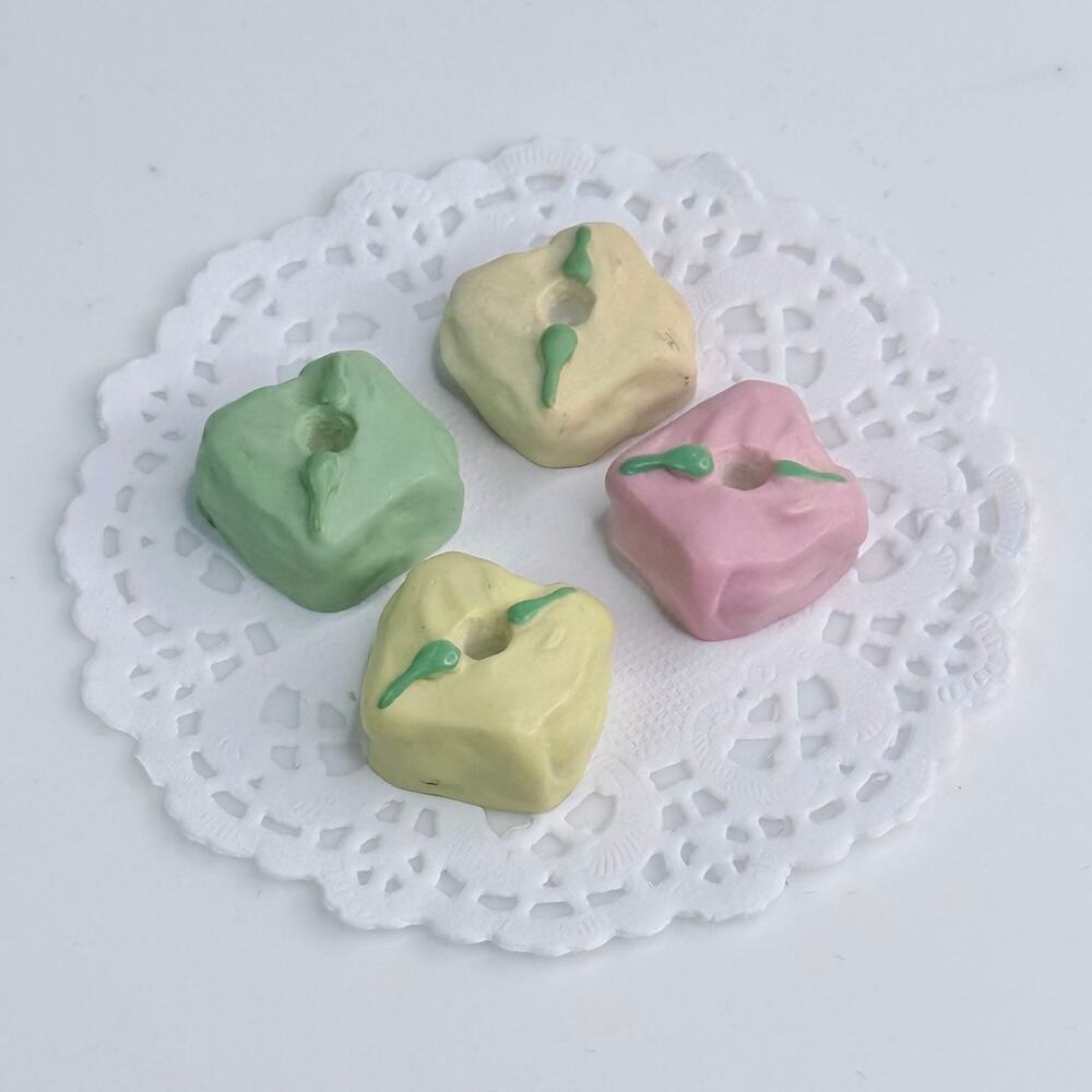 American Girl Samantha Petit Fours & Paper Doily Party Treats Doll Accessories